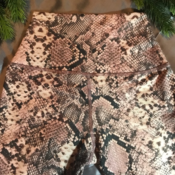 Evolution + Creation Extremely Realistic Python Capris Leggings/ Tights Sz Small - Picture 11 of 15